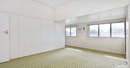 SPACIOUS WELL LOCATED HIGH SET GABLE HOME - 3 BED - STUDY - SUN ROOM - GOOD HEIGHT AND CONCRETE UNDER - - Photo 4