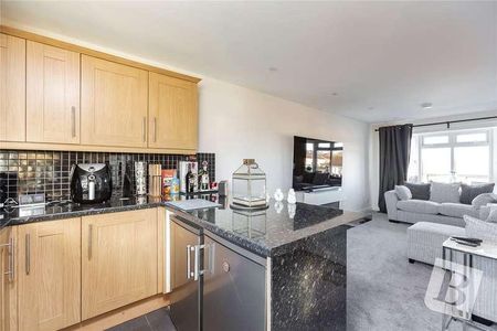 Alderney Gardens, Wickford, Essex, SS11 - Photo 2