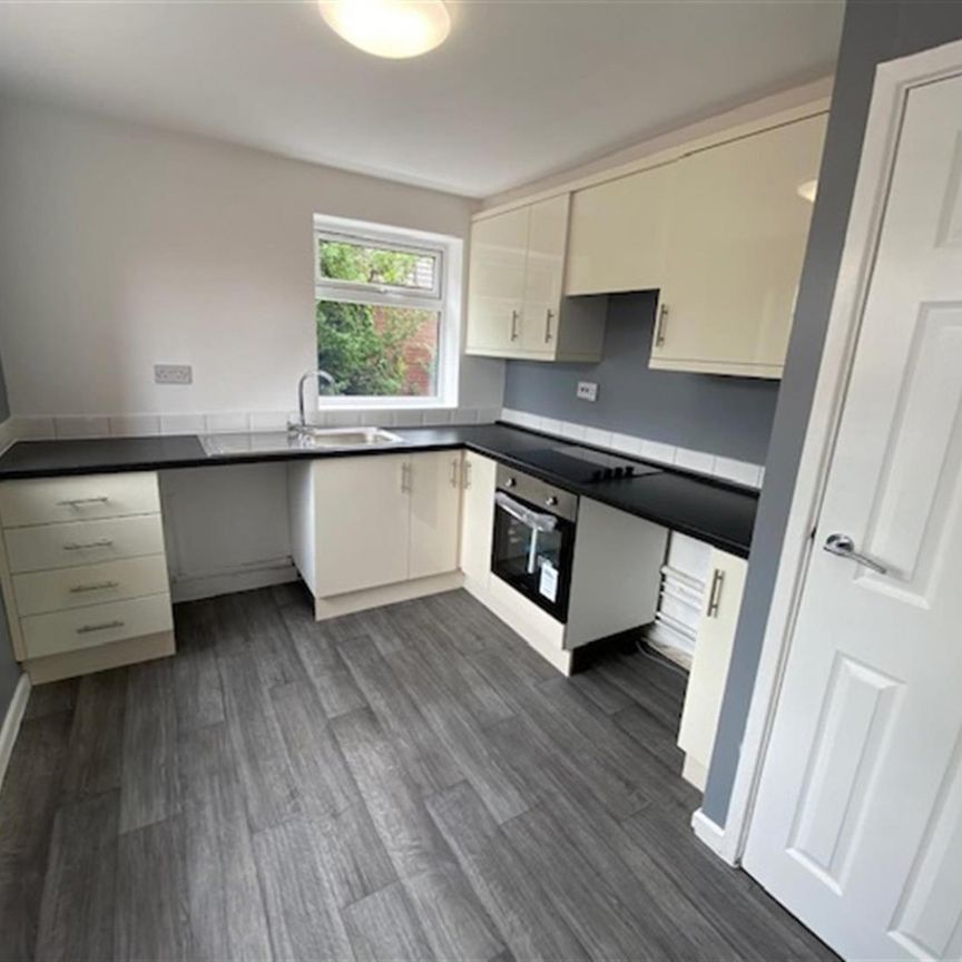 2 bedroom Flat To Let - Photo 1