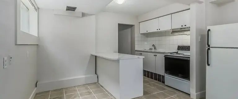 LIVE IN NEWLY RENOVATED, COZY, RAMSAY/INGLEWOOD - STUDIO + 1 BATH | 1028 9 Street Southeast, Calgary - Photo 1