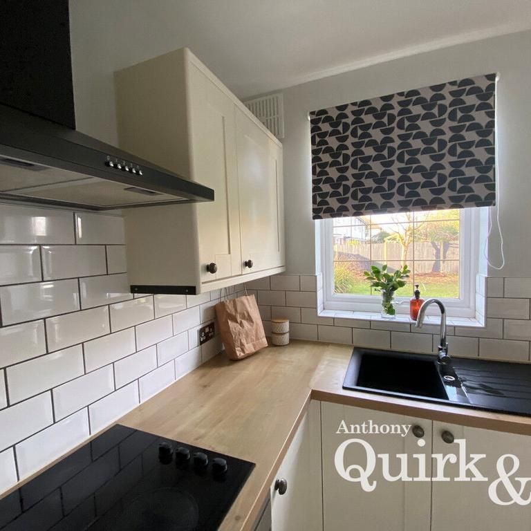 3 bedroom semi-detached house to rent - Photo 1