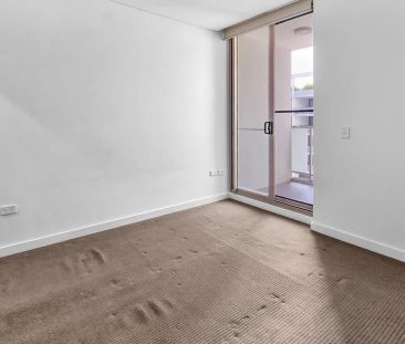 CONTEMPORARY RIVERBANK LIVING, 2 BEDROOM APARTMENT PLUS STUDY NOOK ... - Photo 2