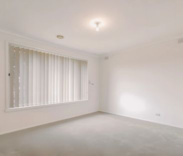 3 Bed, 1 Bath - Photo 4