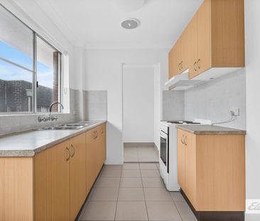 Charming Two-Bedroom Apartment in Roselands - Photo 1