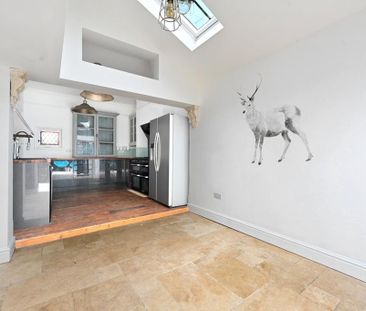 4 bedroom end of terrace house to rent - Photo 3
