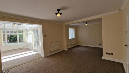 3 bedroom detached house to rent - Photo 4