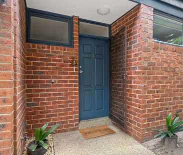 Sun-Filled Modern Townhouse with Stone Kitchen and Private Courtyar... - Photo 4