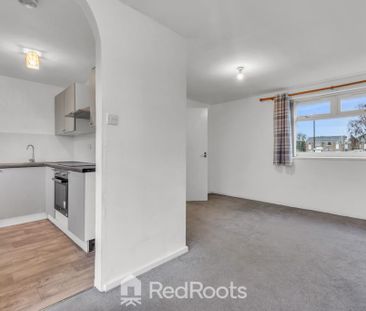 2 bedroom semi-detached bungalow to rent - Photo 2