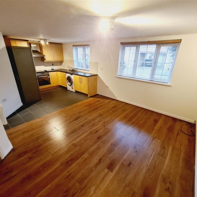 2 Bedroom Apartment to Rent in Regency Court, Rushden, Northants, NN10 - Photo 1