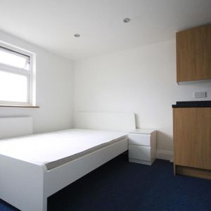 House share to rent - Photo 2