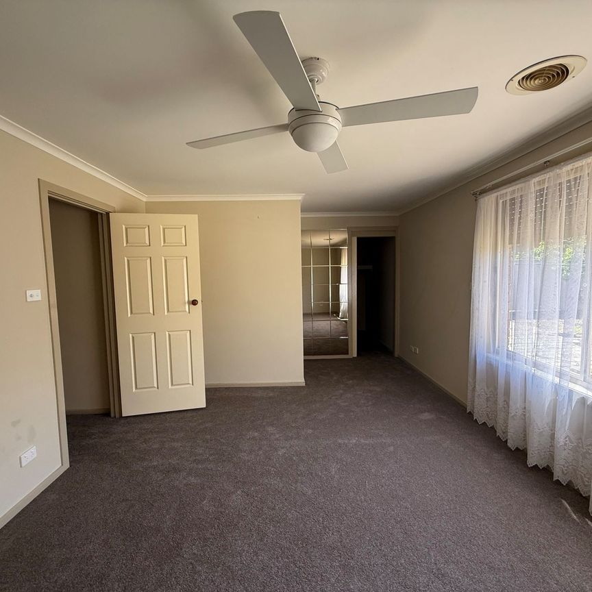 Please contact catie@sweeneyea.com.au for private inspections. - Photo 1