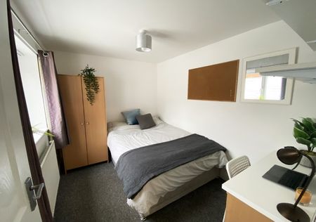 Room 1 - Photo 3