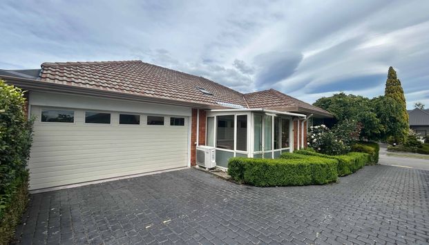 1/3 Cottesmore Close - Photo 1