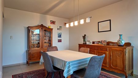 Lichtrijk appartement met panoramisch uitzicht op de Markt van Eeklo! - Photo 4