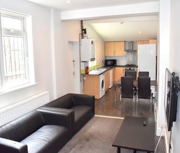 6 bedroom terraced house to rent - Photo 2