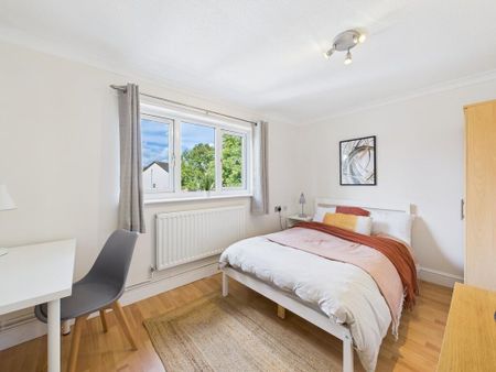 3 bedroom flat to rent - Photo 3