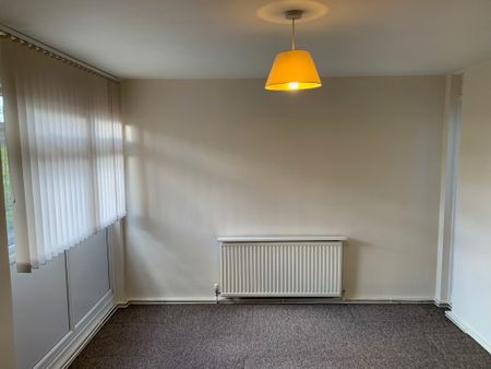 Attractive 2 Bedroom Flat to Let in Surrey - Photo 2