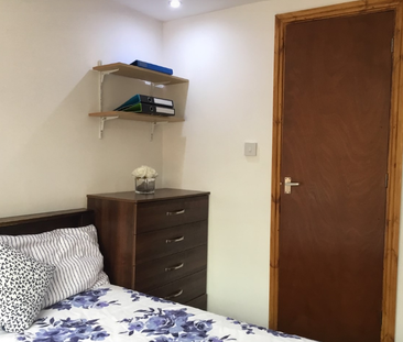 6 bedroom house to rent - Photo 3