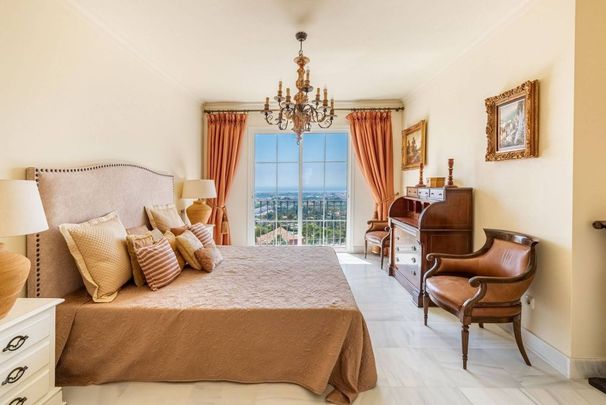 2 bedroom luxury Flat for rent in Benahavís, Spain - Photo 1