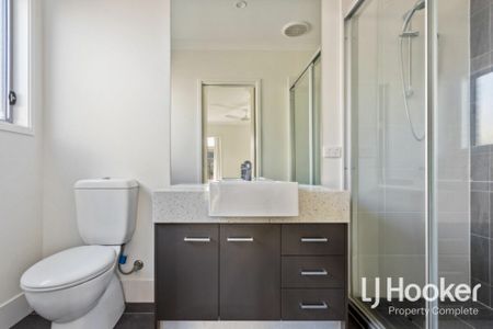 Family Home in Popular Woodlands Estate!! - Photo 2