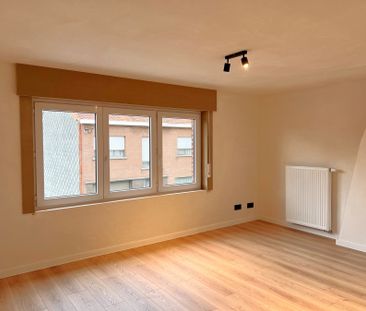 Volledig gerenoveerde woning met 3 slaapkamers en grote tuin. - Photo 3