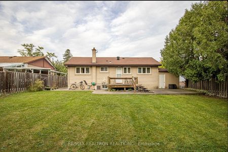 For Lease - 102 Castle Hill Drive, Toronto, Ontario - Photo 2