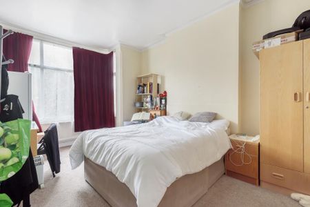 6 bedroom semi-detached house to rent - Photo 2