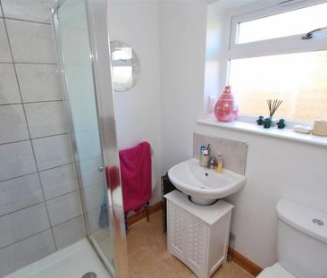 2 bedroom semi-detached bungalow to rent - Photo 3