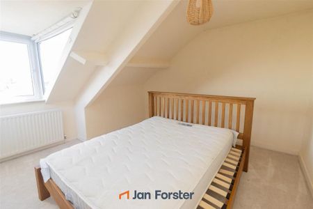 3 bedroom maisonette to rent - Photo 3