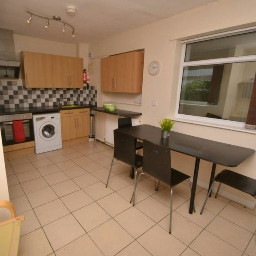 (4BED) Allenfield Court, Park Road, Nottingham, NG7 - Photo 1