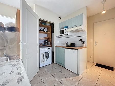 Location Appartement 2 pièces 29m² LA ROCHELLE 17000 - Photo 2