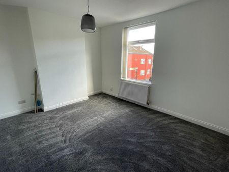 2 bedroom end of terrace house to rent - Photo 2