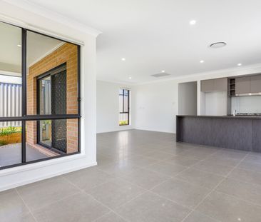 MODERN 4 BEDROOM HOME - Photo 5