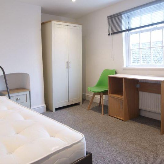 4 bedroom semi-detached house to rent - Photo 1