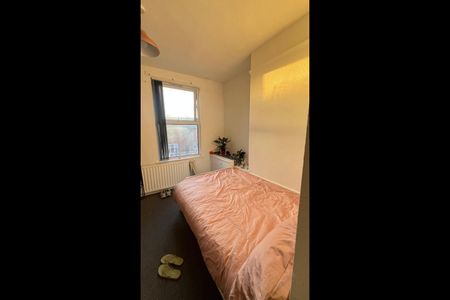 7 Bed Detached House, Estcourt Terrace, LS6 - Photo 4