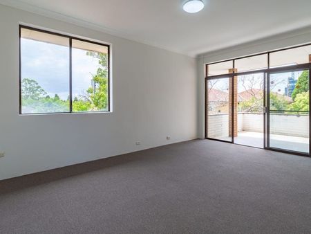 Spacious 2 Bedroom Apartment - Photo 2