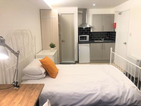 1 bedroom in a house share to rent - Photo 4