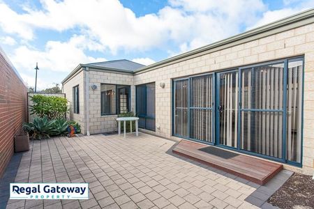 132 Lyon Road, AUBIN GROVE WA 6164 - Photo 3