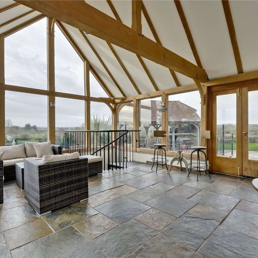 SHORT LET - A stunning country retreat on the Surrey Hampshire border - Photo 1