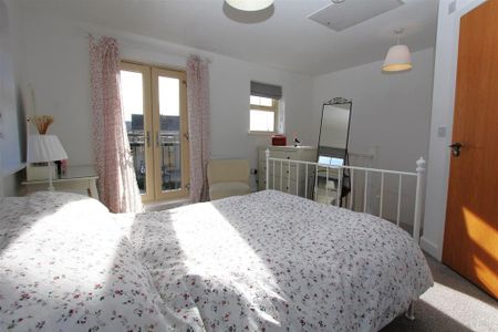 2 bedroom end of terrace house to rent - Photo 3