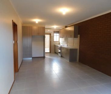 2/11 Hogan Grove, Werribee VIC 3030 - Photo 1