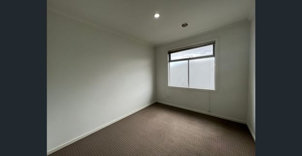 Fresh & Modern Townhouse - Photo 1