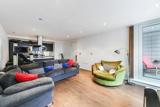 2 bedroom flat to rent - Photo 1