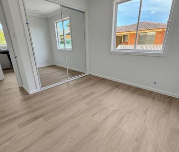 Brand New 2-Bedroom Cabin with Leafy Outlook & Private Access - Photo 3