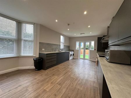 1 bedroom in a house share to rent - Photo 3