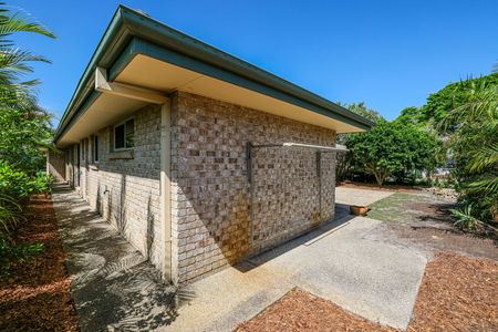 LOW SET BRICK AND TILE HOME IN SOUGHT AFTER RED BEACH - Photo 5