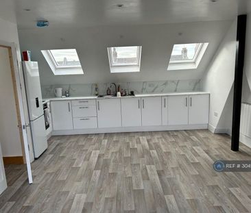 3 bedroom flat to rent - Photo 6