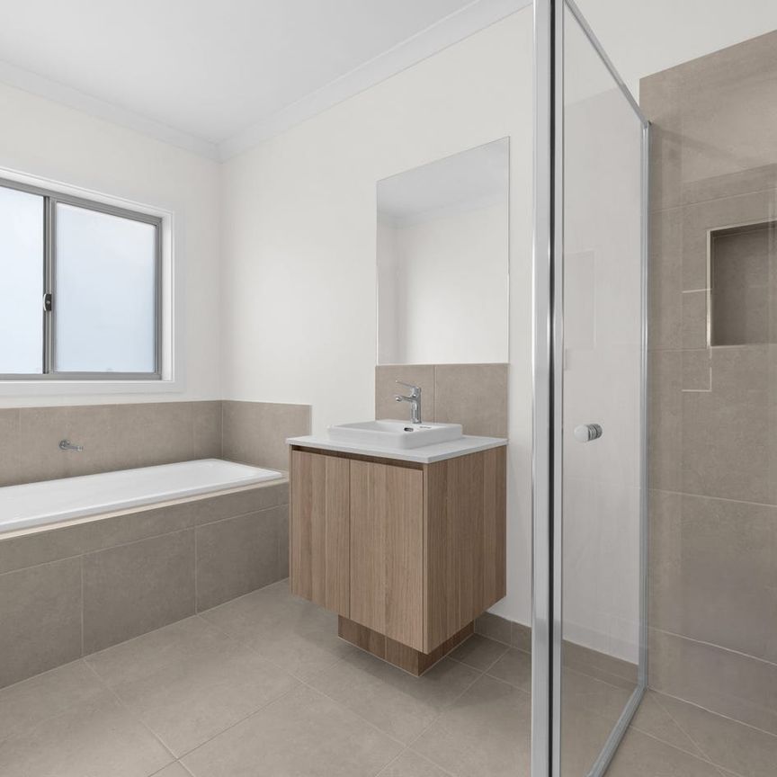 38 Beaconsfield Drive, Mickleham, Vic 3064 - Photo 1