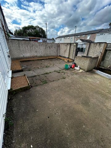 3 bedroom terraced house to rent - Photo 2