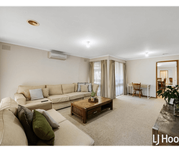 20 Crestmont Drive, Melton South, Vic 3338 - Photo 3